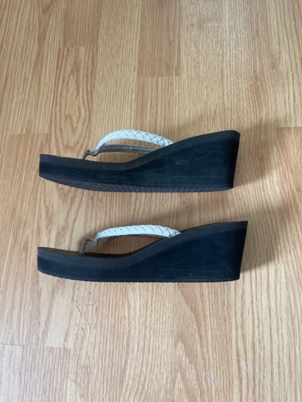 Sanuk Black Wedge w/ With Leather Braid Strap Slip On Thong Toe Sandals Size 8 - Picture 5 of 9